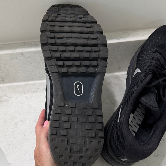 Nike Men's Black Airmax Sneakers size 12 - Picture 4 of 7